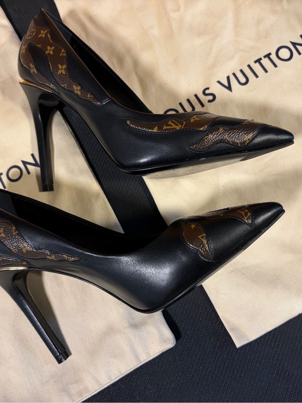 Louis Vuitton Black/Brown Monogram Pointed Toe Stiletto Heels - Picture 12 of 16